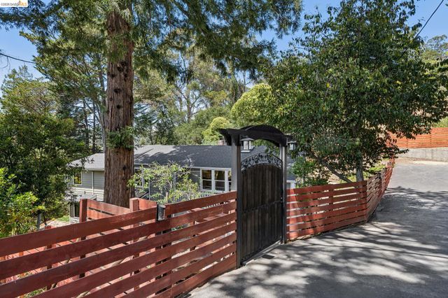 6281 Aspinwall Rd, Oakland, CA 94611