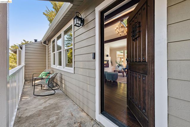 6281 Aspinwall Rd, Oakland, CA 94611