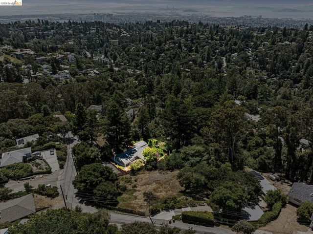 6281 Aspinwall Rd, Oakland, CA 94611