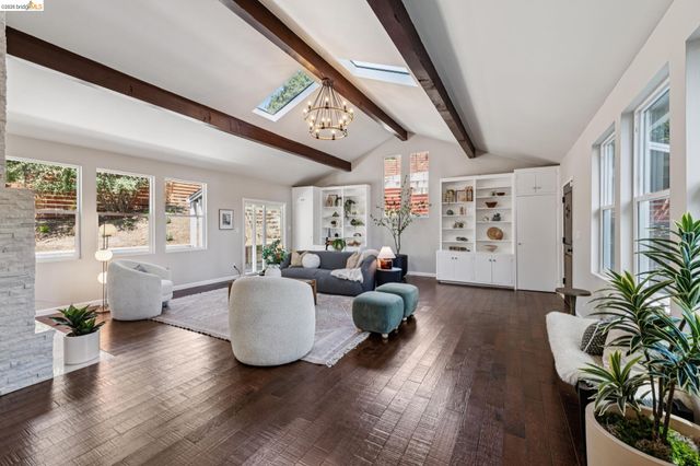 6281 Aspinwall Rd, Oakland, CA 94611