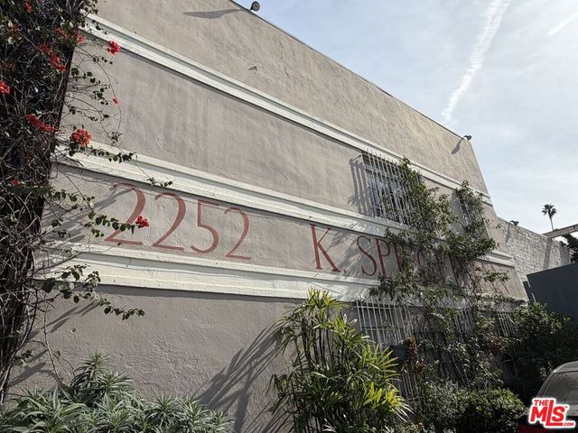 2252 W Washington Boulevard, Los Angeles, CA 90018