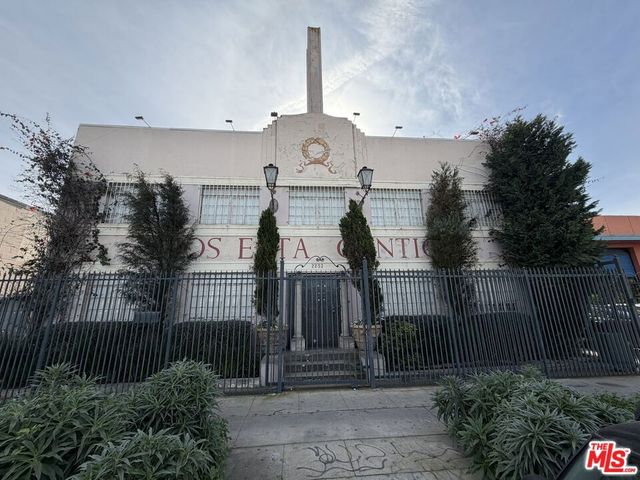2252 W Washington Boulevard, Los Angeles, CA 90018