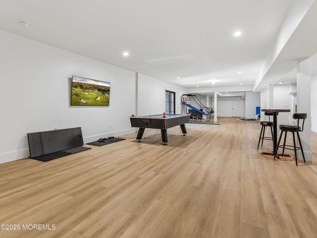 8 Hillcrest Drive, Colts Neck, NJ 07722