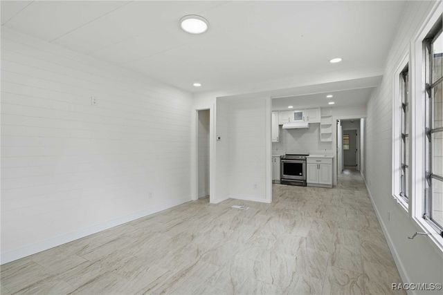 979 N Dunkenfield Avenue, Crystal River, FL 34429