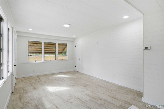 979 N Dunkenfield Avenue, Crystal River, FL 34429