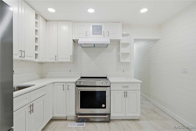 979 N Dunkenfield Avenue, Crystal River, FL 34429