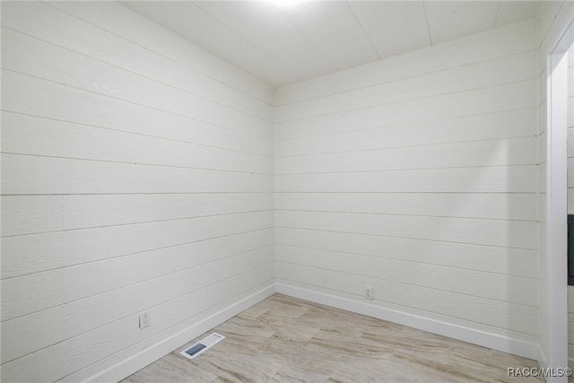 979 N Dunkenfield Avenue, Crystal River, FL 34429