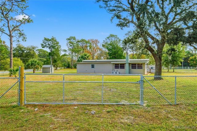 979 N Dunkenfield Avenue, Crystal River, FL 34429