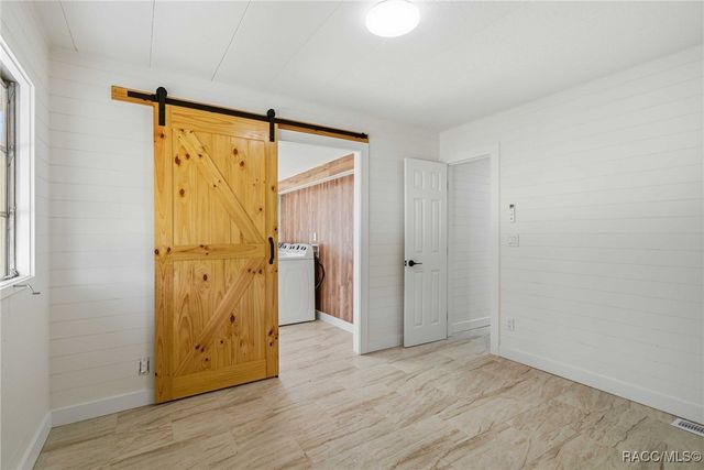 979 N Dunkenfield Avenue, Crystal River, FL 34429