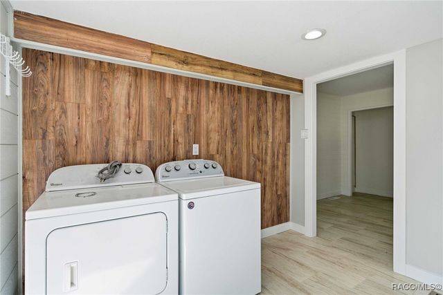 979 N Dunkenfield Avenue, Crystal River, FL 34429