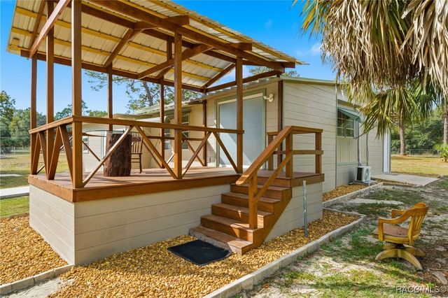 979 N Dunkenfield Avenue, Crystal River, FL 34429