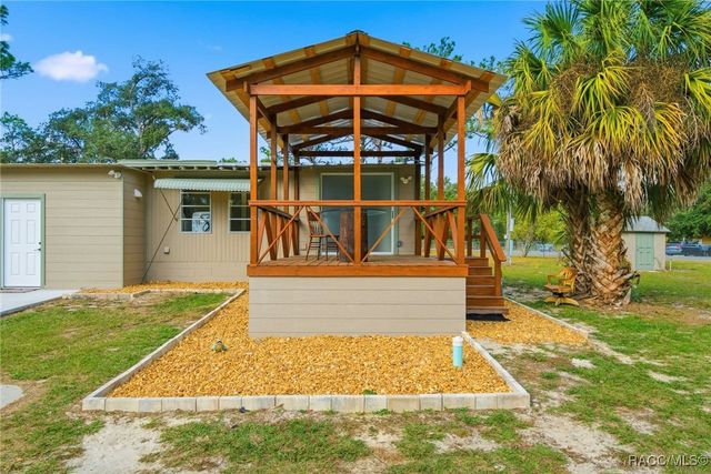 979 N Dunkenfield Avenue, Crystal River, FL 34429