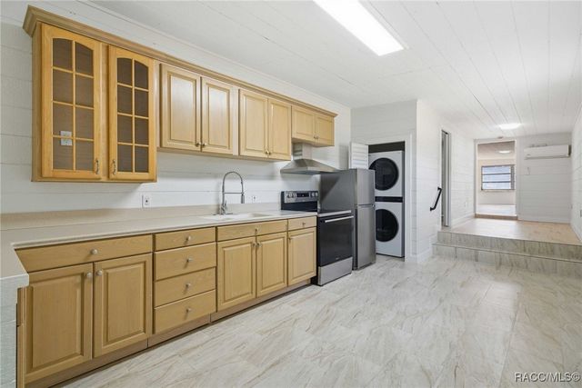 979 N Dunkenfield Avenue, Crystal River, FL 34429