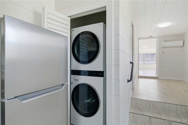 979 N Dunkenfield Avenue, Crystal River, FL 34429