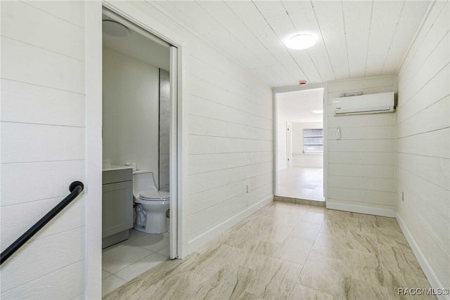 979 N Dunkenfield Avenue, Crystal River, FL 34429