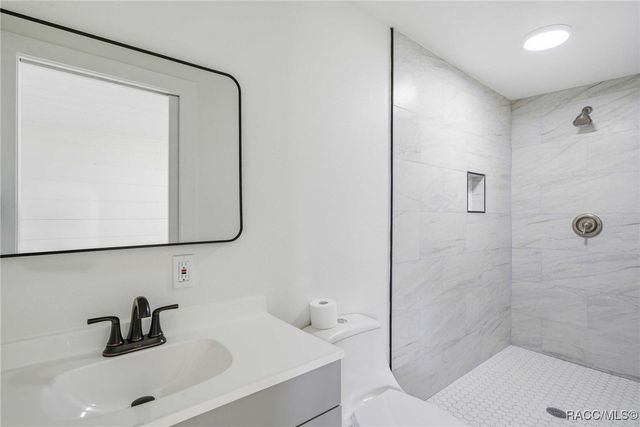 979 N Dunkenfield Avenue, Crystal River, FL 34429