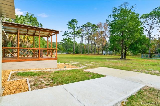 979 N Dunkenfield Avenue, Crystal River, FL 34429