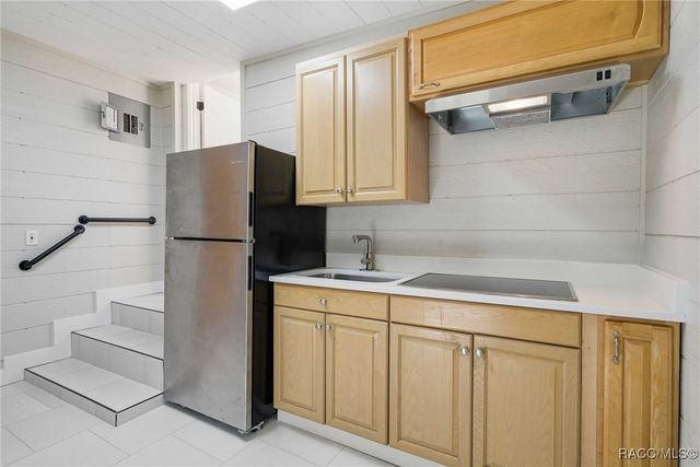 979 N Dunkenfield Avenue, Crystal River, FL 34429