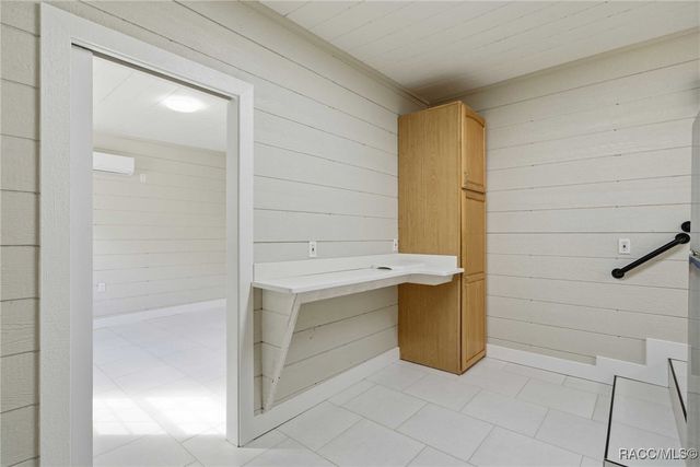 979 N Dunkenfield Avenue, Crystal River, FL 34429