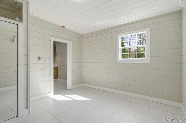 979 N Dunkenfield Avenue, Crystal River, FL 34429