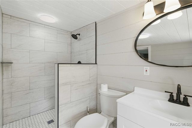 979 N Dunkenfield Avenue, Crystal River, FL 34429