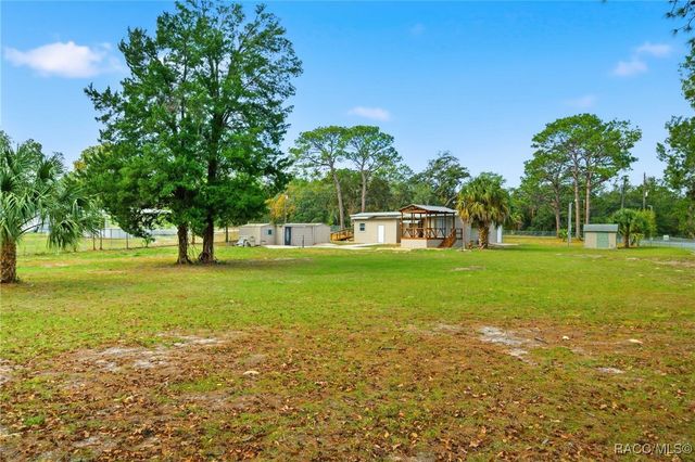 979 N Dunkenfield Avenue, Crystal River, FL 34429