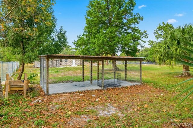 979 N Dunkenfield Avenue, Crystal River, FL 34429