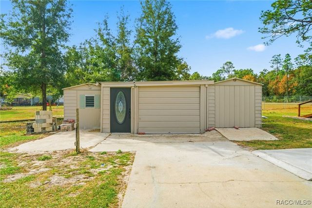 979 N Dunkenfield Avenue, Crystal River, FL 34429