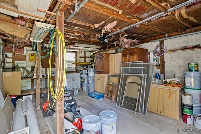 979 N Dunkenfield Avenue, Crystal River, FL 34429