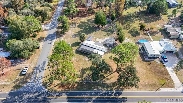 979 N Dunkenfield Avenue, Crystal River, FL 34429