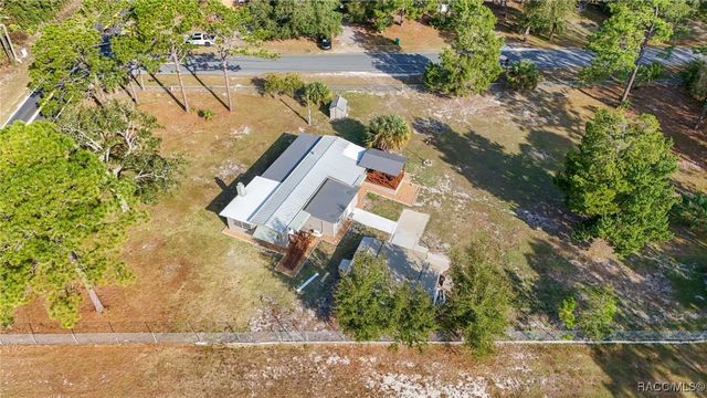 979 N Dunkenfield Avenue, Crystal River, FL 34429