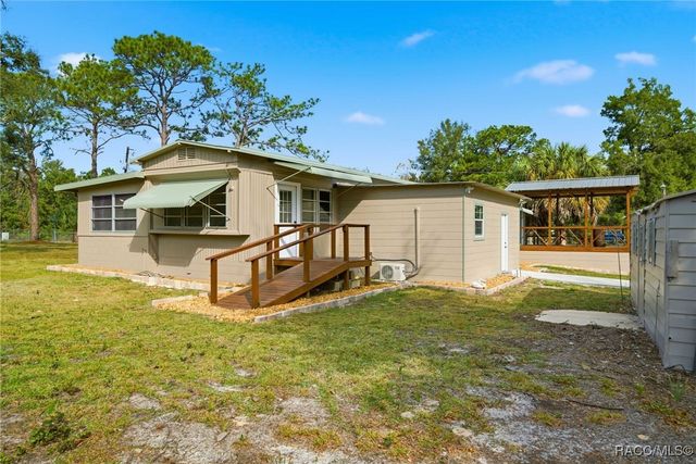 979 N Dunkenfield Avenue, Crystal River, FL 34429