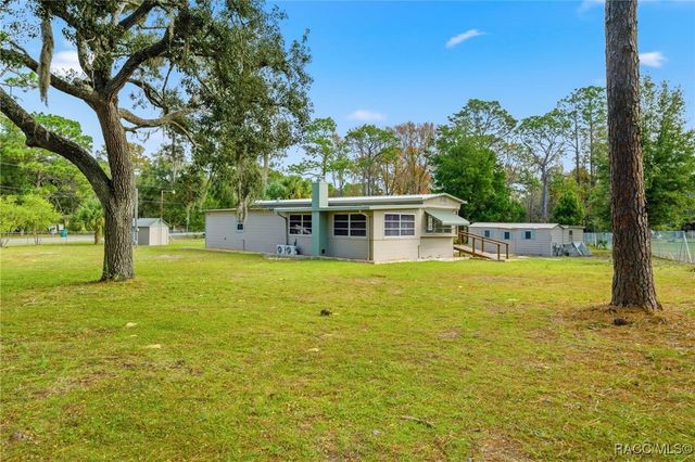 979 N Dunkenfield Avenue, Crystal River, FL 34429