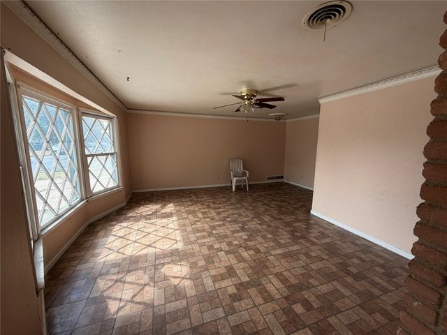 166 Bellvue Drive, Fort Worth, TX 76134