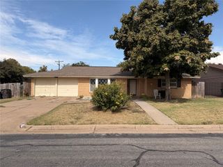 166 Bellvue Drive, Fort Worth, TX 76134