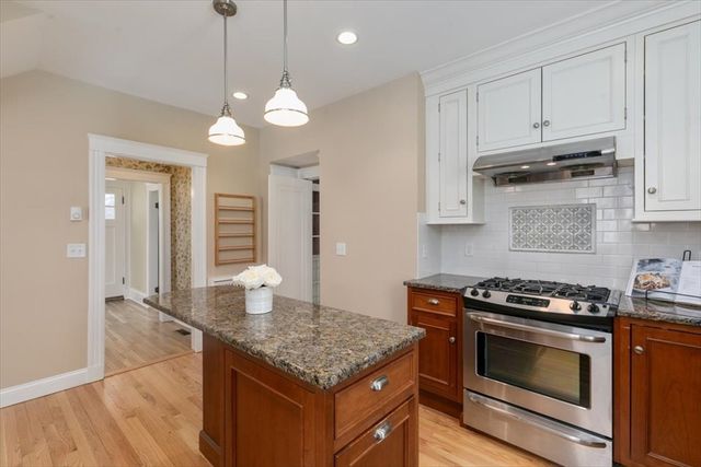 10 Winchester St, Haverhill, MA 01835