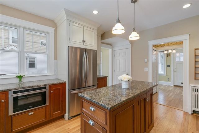 10 Winchester St, Haverhill, MA 01835