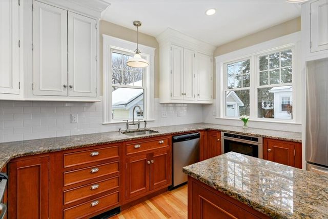 10 Winchester St, Haverhill, MA 01835