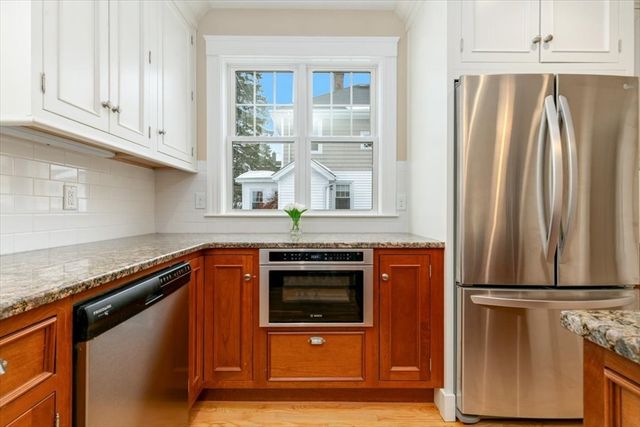 10 Winchester St, Haverhill, MA 01835