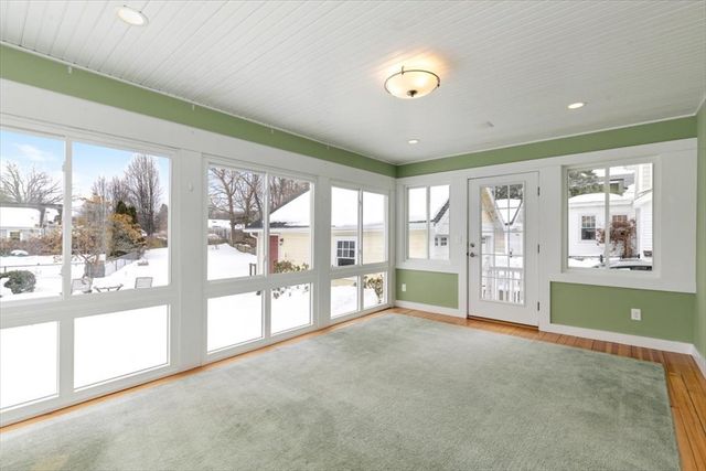 10 Winchester St, Haverhill, MA 01835