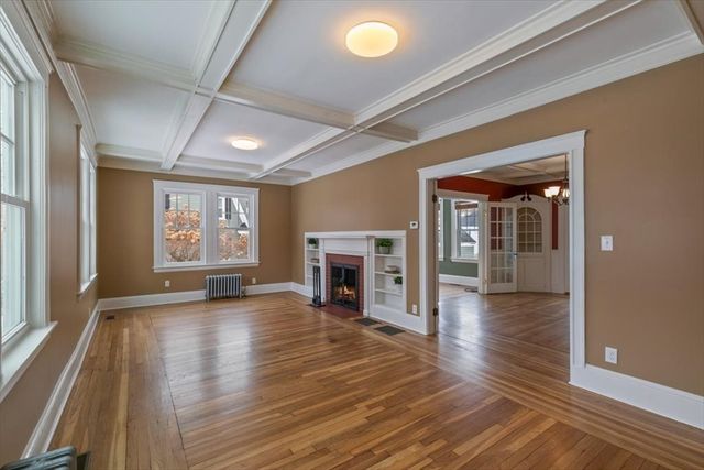 10 Winchester St, Haverhill, MA 01835