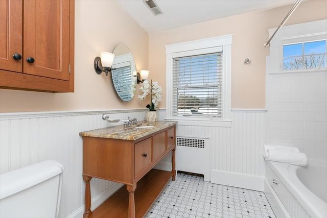 10 Winchester St, Haverhill, MA 01835