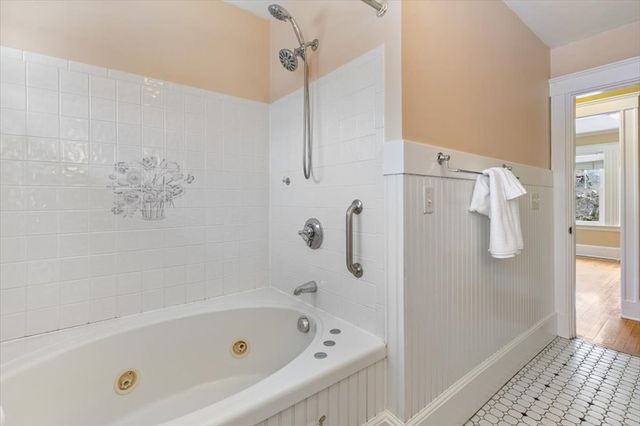 10 Winchester St, Haverhill, MA 01835