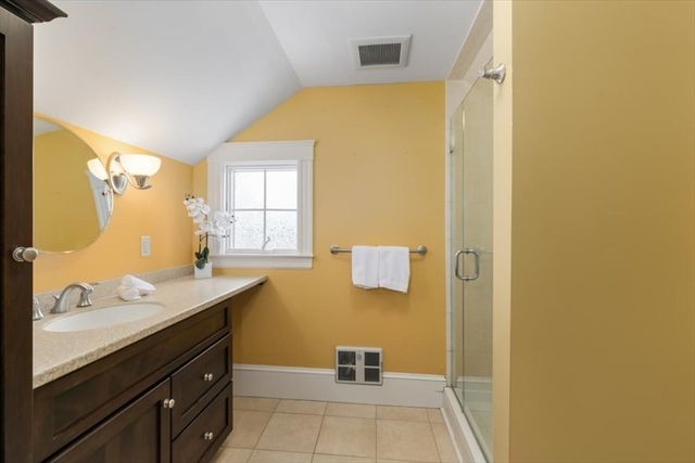 10 Winchester St, Haverhill, MA 01835