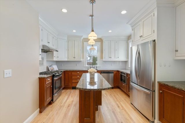 10 Winchester St, Haverhill, MA 01835