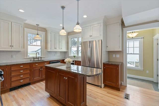 10 Winchester St, Haverhill, MA 01835