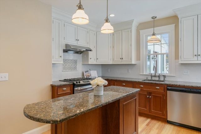 10 Winchester St, Haverhill, MA 01835