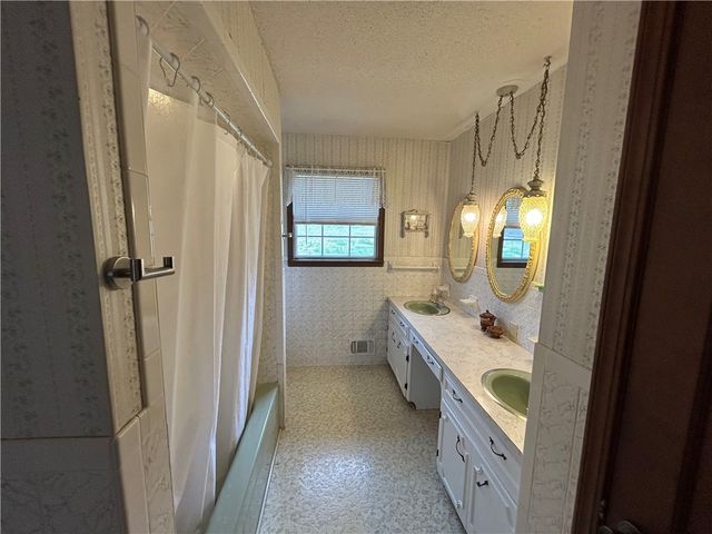 206 Roberta Drive, Harrison, AR 72601