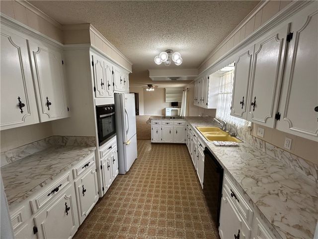 206 Roberta Drive, Harrison, AR 72601