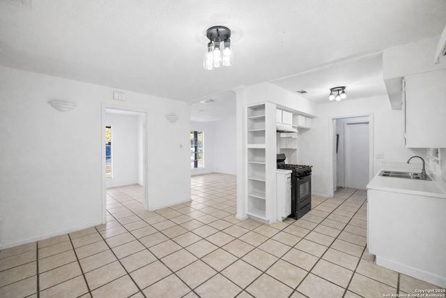 4850 CASTLE STREAM DRIVE, San Antonio, TX 78218